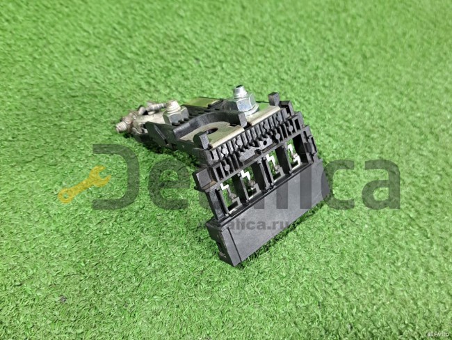 Клемма плюсовая Nissan Qashqai J10(4 контакта) Клемма плюсовая Nissan Qashqai J10(4 контакта)