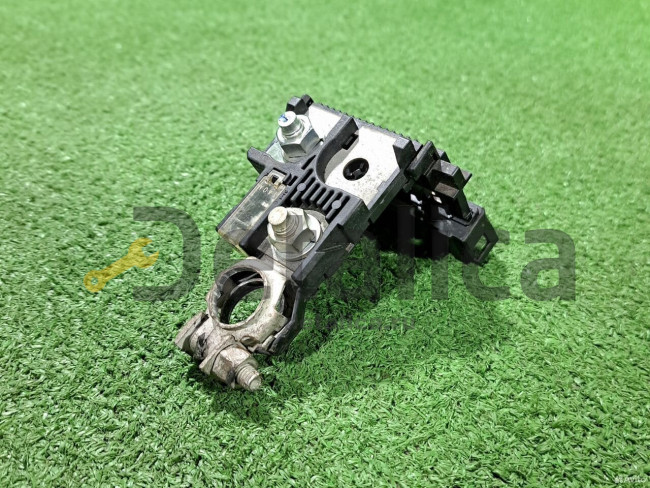 Клемма плюсовая Nissan Qashqai J10(4 контакта) Клемма плюсовая Nissan Qashqai J10(4 контакта)