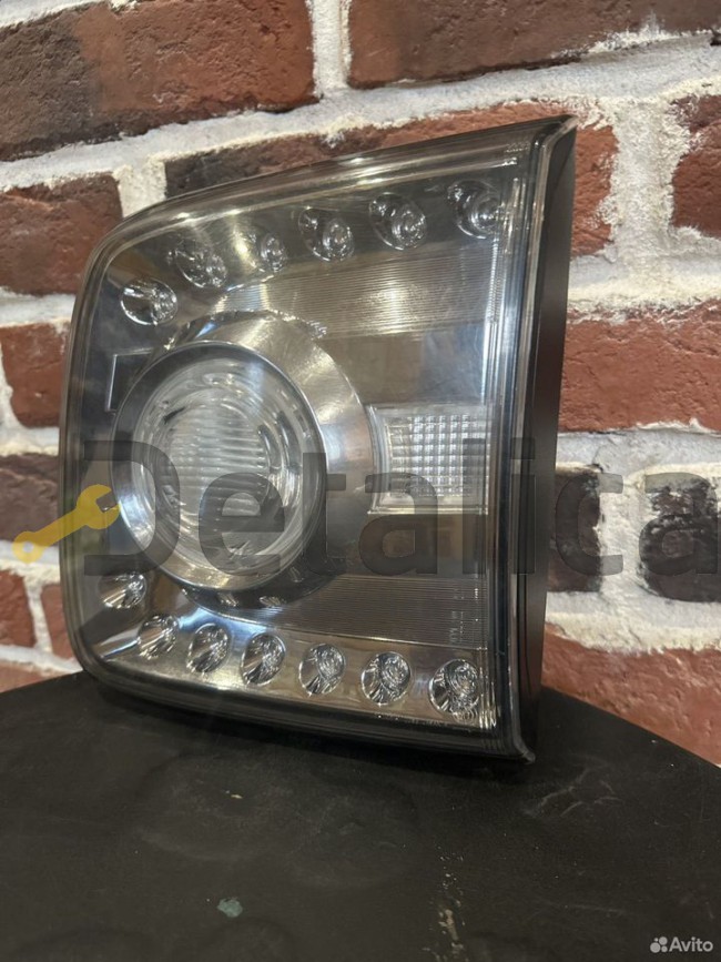 Фонарь внутренний правый Nissan Patrol Y62 