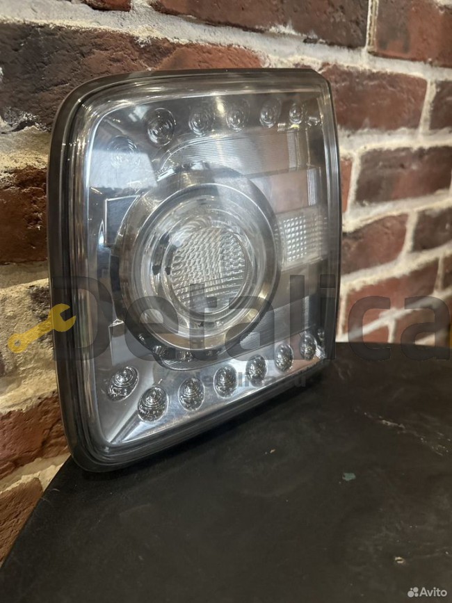 Фонарь внутренний правый Nissan Patrol Y62 