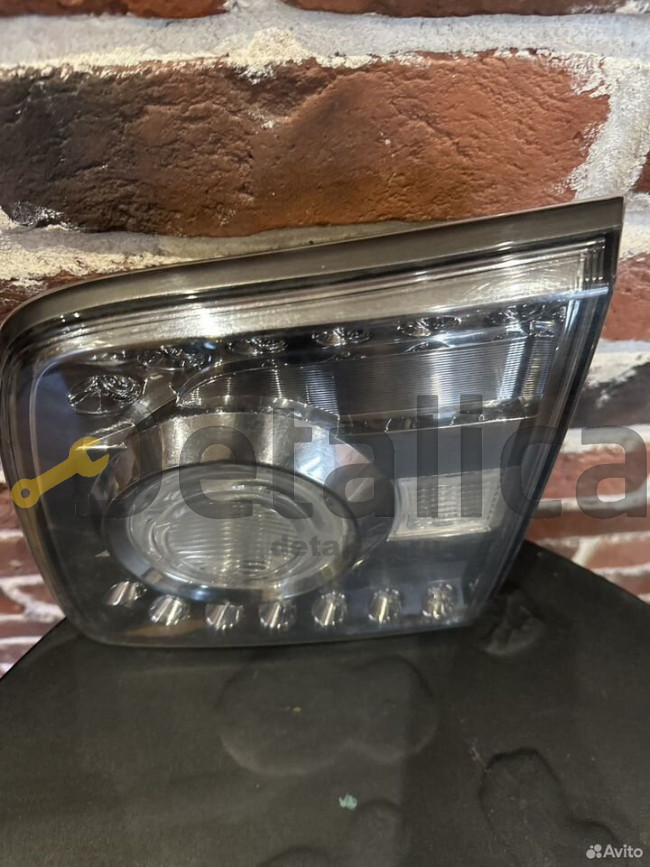 Фонарь внутренний правый Nissan Patrol Y62 