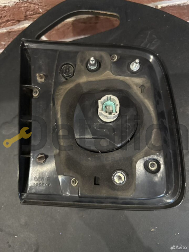 Фонарь внутренний правый Nissan Patrol Y62 