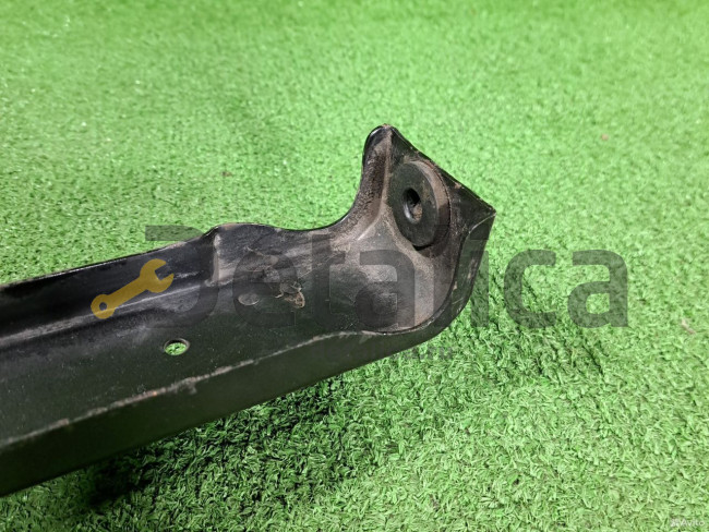 Кронштейн радиатора правый Nissan Navara D40 